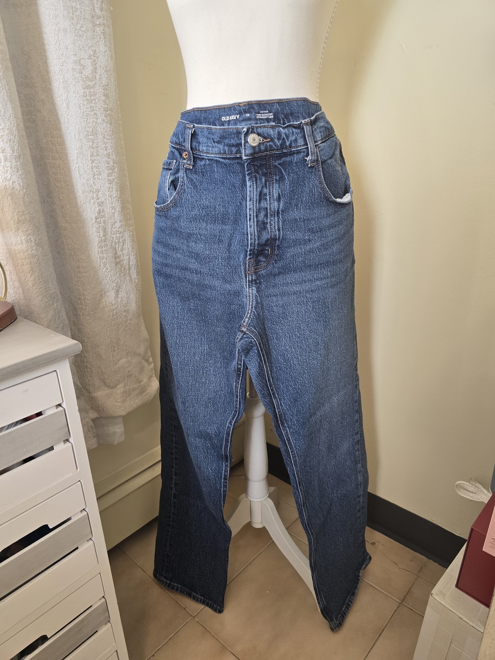 Old Navy Straight-Leg Women's Jeans in Dark Blue Denim